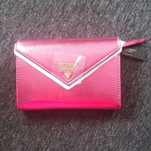 SMALL AND CUTE VICTORIA'S SECRET WALLET🌷